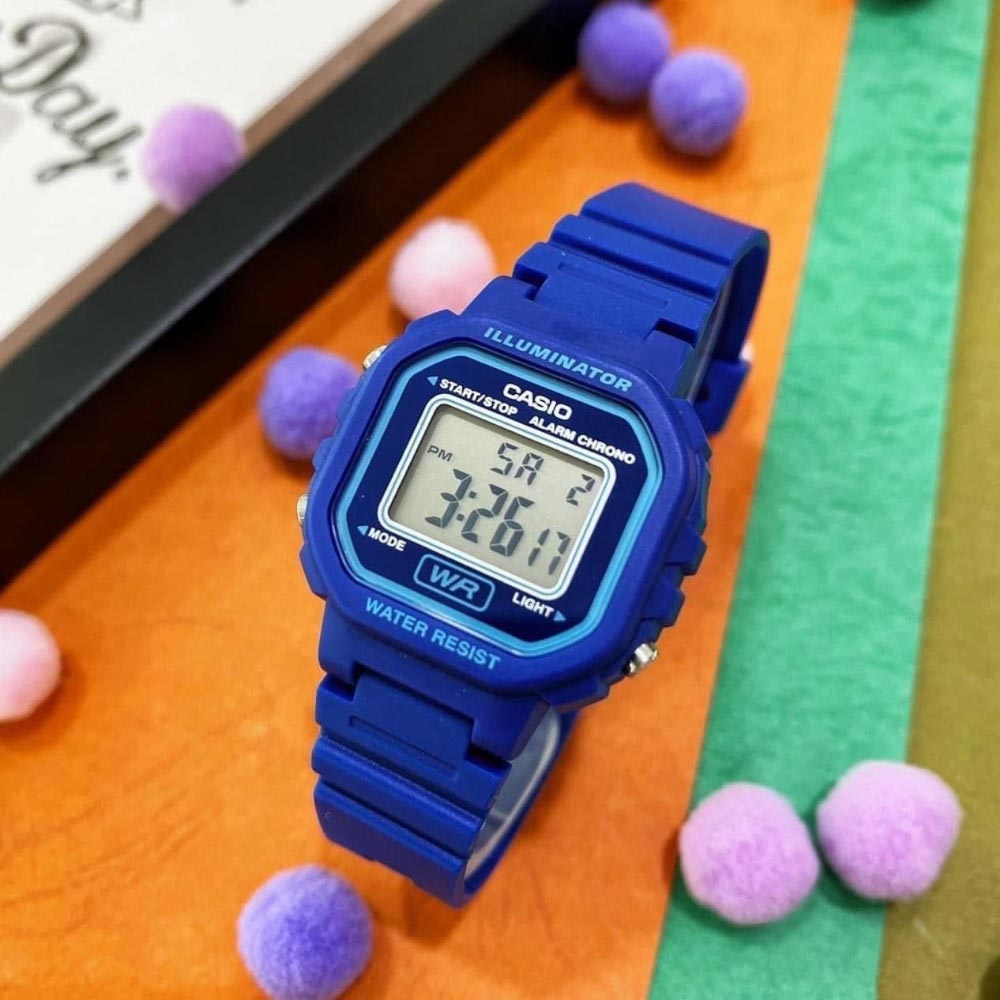 Seis relojes digitales F-91w de colores brillantes, perfectos para niños aventureros y llenos de estilo y funcionalidad.